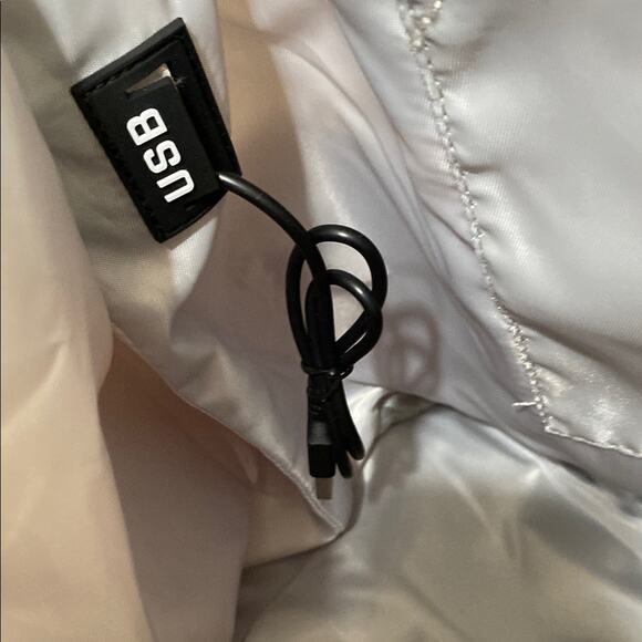 Etronik Cream Canvas Gym Bag Spacious Design Bottom Compartment 20”x16”x9” - Picture 11 of 16